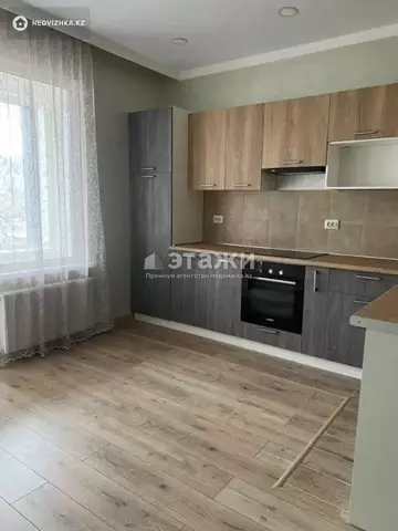 3-комнатная квартира, этаж 11 из 12, 95 м², на длительный срок