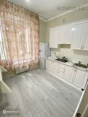 1-комнатная квартира, этаж 4 из 10, 36 м²