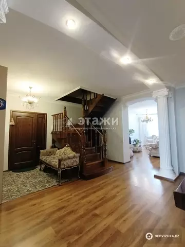 5-комнатная квартира, этаж 16 из 17, 195 м²