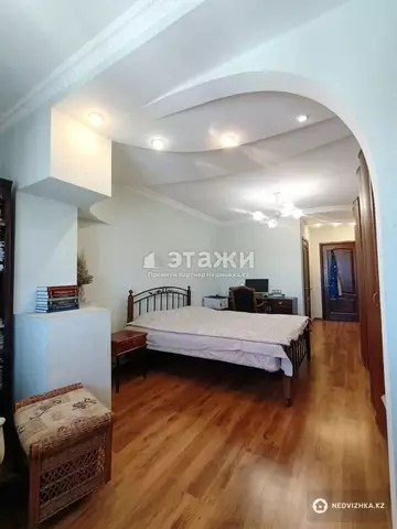 5-комнатная квартира, этаж 16 из 17, 195 м²