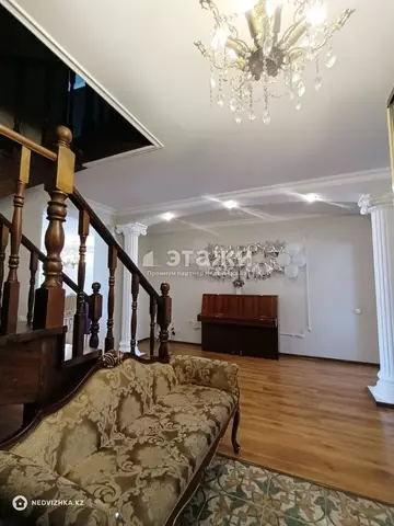 5-комнатная квартира, этаж 16 из 17, 195 м²