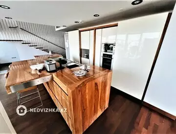 7-комнатная квартира, этаж 1 из 3, 500 м²