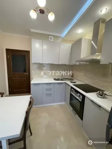 2-комнатная квартира, этаж 8 из 12, 53 м², на длительный срок