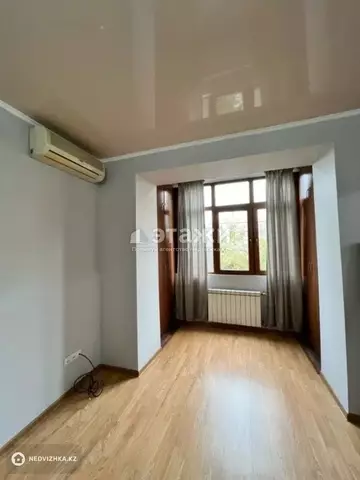 1-комнатная квартира, этаж 4 из 5, 40 м², на длительный срок