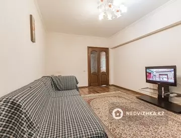 2-комнатная квартира, этаж 2 из 4, 53 м², посуточно