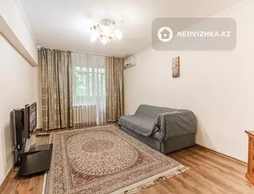 2-комнатная квартира, этаж 2 из 4, 53 м², посуточно