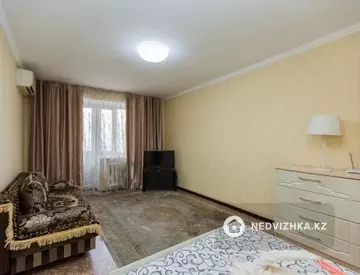 48 м², 1-комнатная квартира, этаж 2 из 4, 48 м², посуточно, изображение - 1