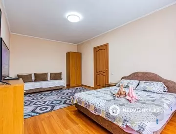 1-комнатная квартира, этаж 4 из 4, 48 м², посуточно