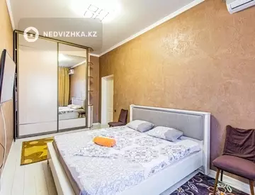 2-комнатная квартира, этаж 3 из 3, 48 м², посуточно