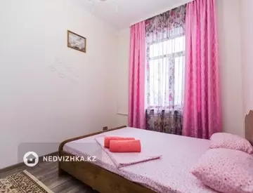 2-комнатная квартира, этаж 3 из 3, 48 м², посуточно