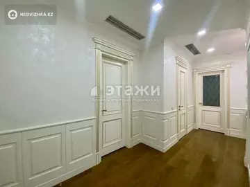 4-комнатная квартира, этаж 3 из 3, 135 м², на длительный срок