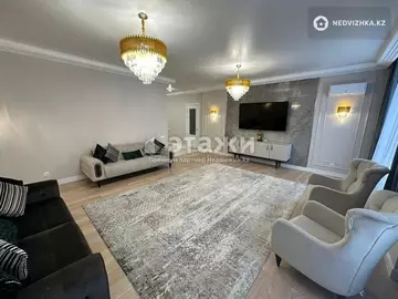 4-комнатная квартира, этаж 3 из 9, 212 м²