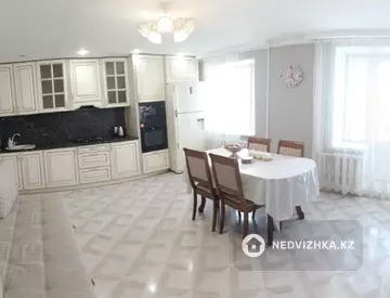 90 м², 2-комнатная квартира, этаж 3 из 5, 90 м², посуточно, изображение - 8