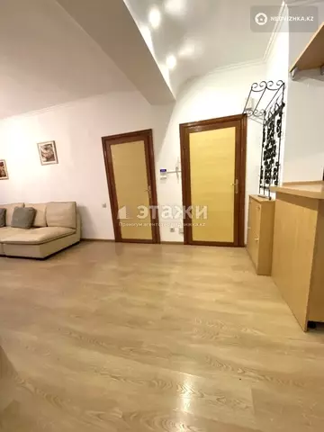 4-комнатная квартира, этаж 1 из 5, 90 м², на длительный срок