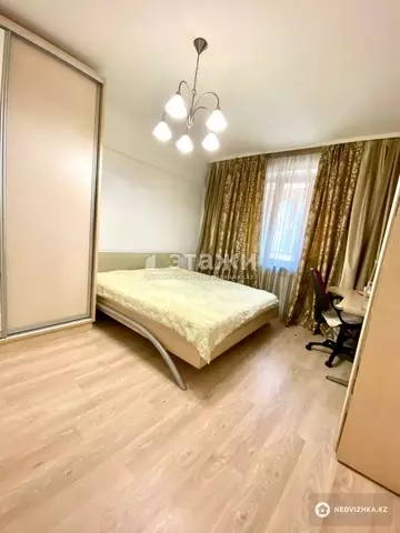 4-комнатная квартира, этаж 1 из 5, 90 м², на длительный срок