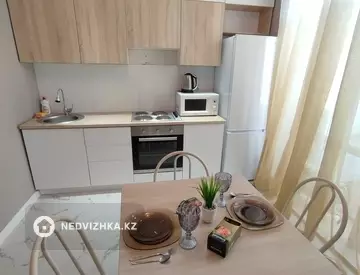 1-комнатная квартира, этаж 4 из 9, 38 м², посуточно