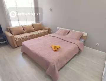 1-комнатная квартира, этаж 4 из 9, 38 м², посуточно