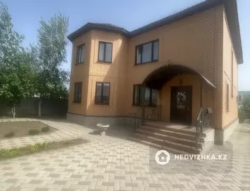 4-комнатный дом, 10 соток, 236 м²