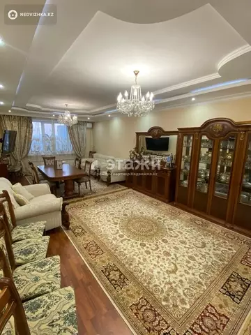 4-комнатная квартира, этаж 5 из 13, 184 м²