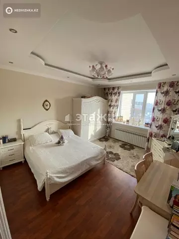 4-комнатная квартира, этаж 5 из 13, 184 м²