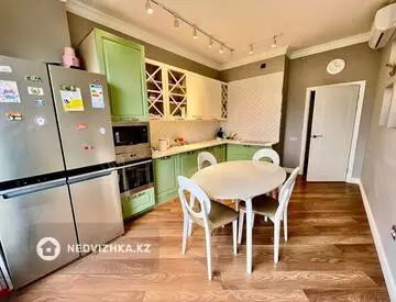 3-комнатная квартира, этаж 10 из 14, 90 м²