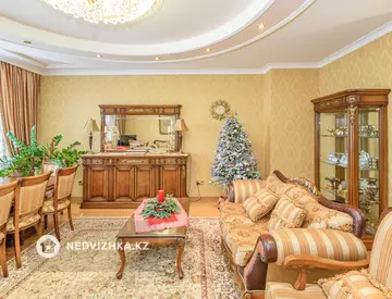 4-комнатная квартира, этаж 7 из 8, 204 м²