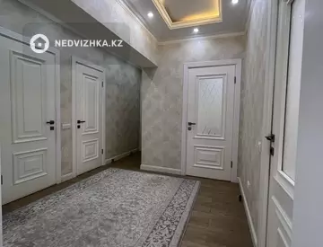 3-комнатная квартира, этаж 2 из 10, 111 м²