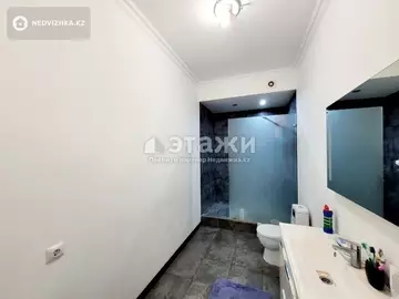 3-комнатная квартира, этаж 9 из 22, 136 м²