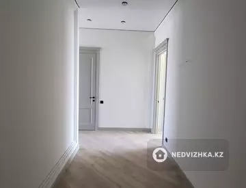 3-комнатная квартира, этаж 4 из 10, 84 м²