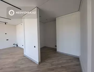 3-комнатная квартира, этаж 4 из 10, 84 м²