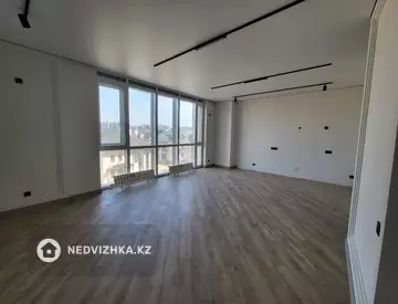 3-комнатная квартира, этаж 4 из 10, 84 м²