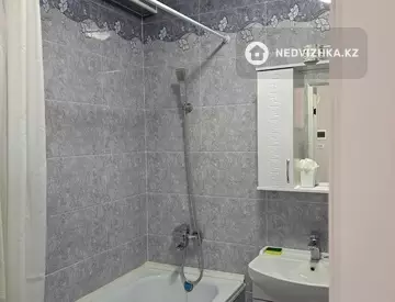 2-комнатная квартира, этаж 8 из 10, 45 м², посуточно