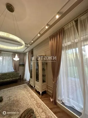 5-комнатная квартира, этаж 2 из 3, 227 м²