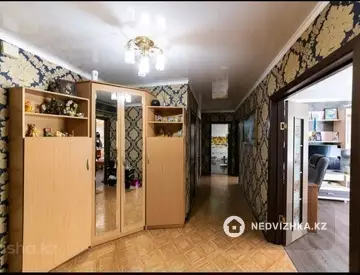 3-комнатная квартира, этаж 4 из 5, 76 м²