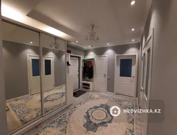 3-комнатная квартира, этаж 2 из 10, 108 м²