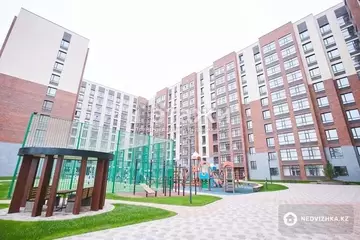 2-комнатная квартира, этаж 4 из 10, 49 м²