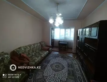 4-комнатная квартира, этаж 4 из 5, 80 м²