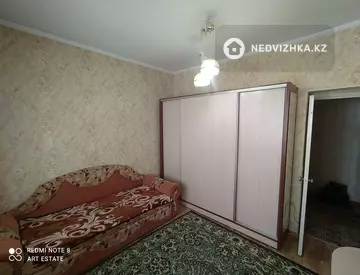 4-комнатная квартира, этаж 4 из 5, 80 м²