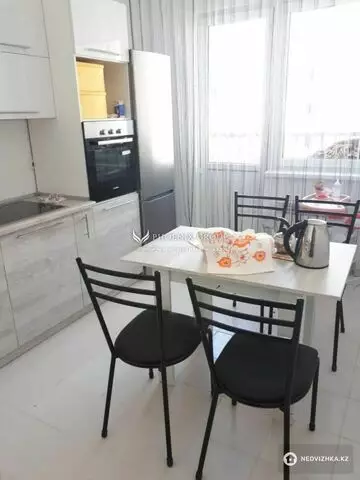 2-комнатная квартира, этаж 9 из 12, 58 м²