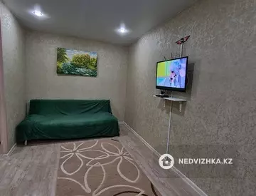 2-комнатная квартира, этаж 2 из 5, 40 м², посуточно