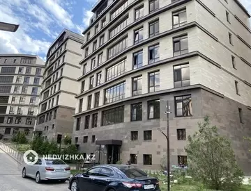 3-комнатная квартира, этаж 3 из 8, 121 м²