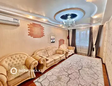 3-комнатная квартира, этаж 4 из 5, 64 м²