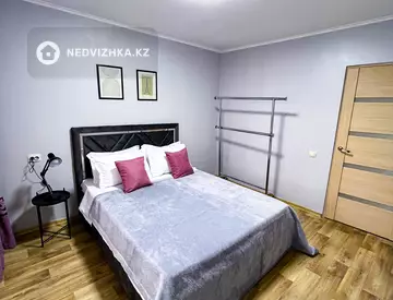 2-комнатная квартира, этаж 4 из 5, 60 м², посуточно