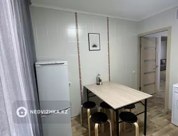 2-комнатная квартира, этаж 4 из 5, 60 м², посуточно