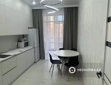 1-комнатная квартира, этаж 10 из 12, 42 м², на длительный срок