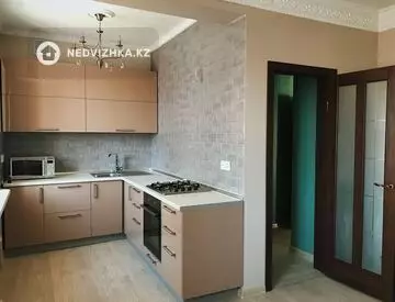 2-комнатная квартира, этаж 2 из 3, 64 м², на длительный срок