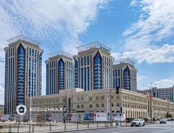 2-комнатная квартира, этаж 10 из 19, 55 м², посуточно