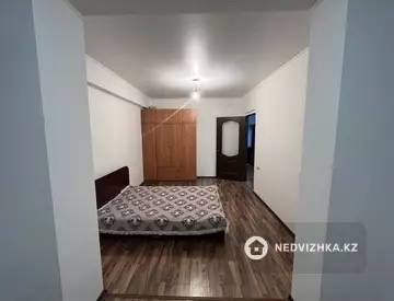 2-комнатная квартира, этаж 3 из 8, 57 м², на длительный срок