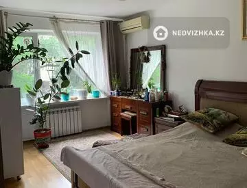 4-комнатная квартира, этаж 3 из 5, 74 м²