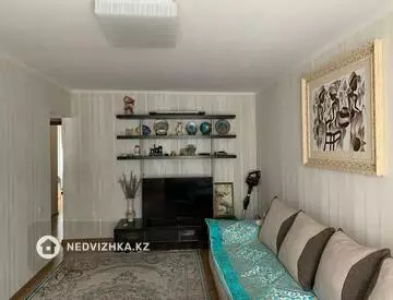 4-комнатная квартира, этаж 3 из 5, 74 м²